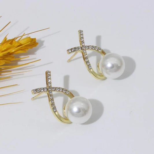 Fish Shape Pearl Stud Earrings