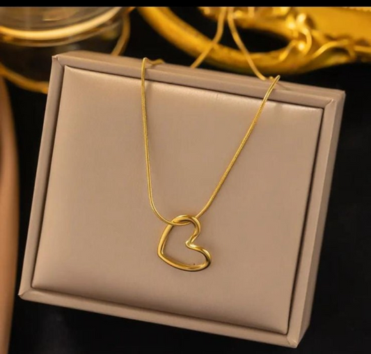Loose Heart Necklace Gold