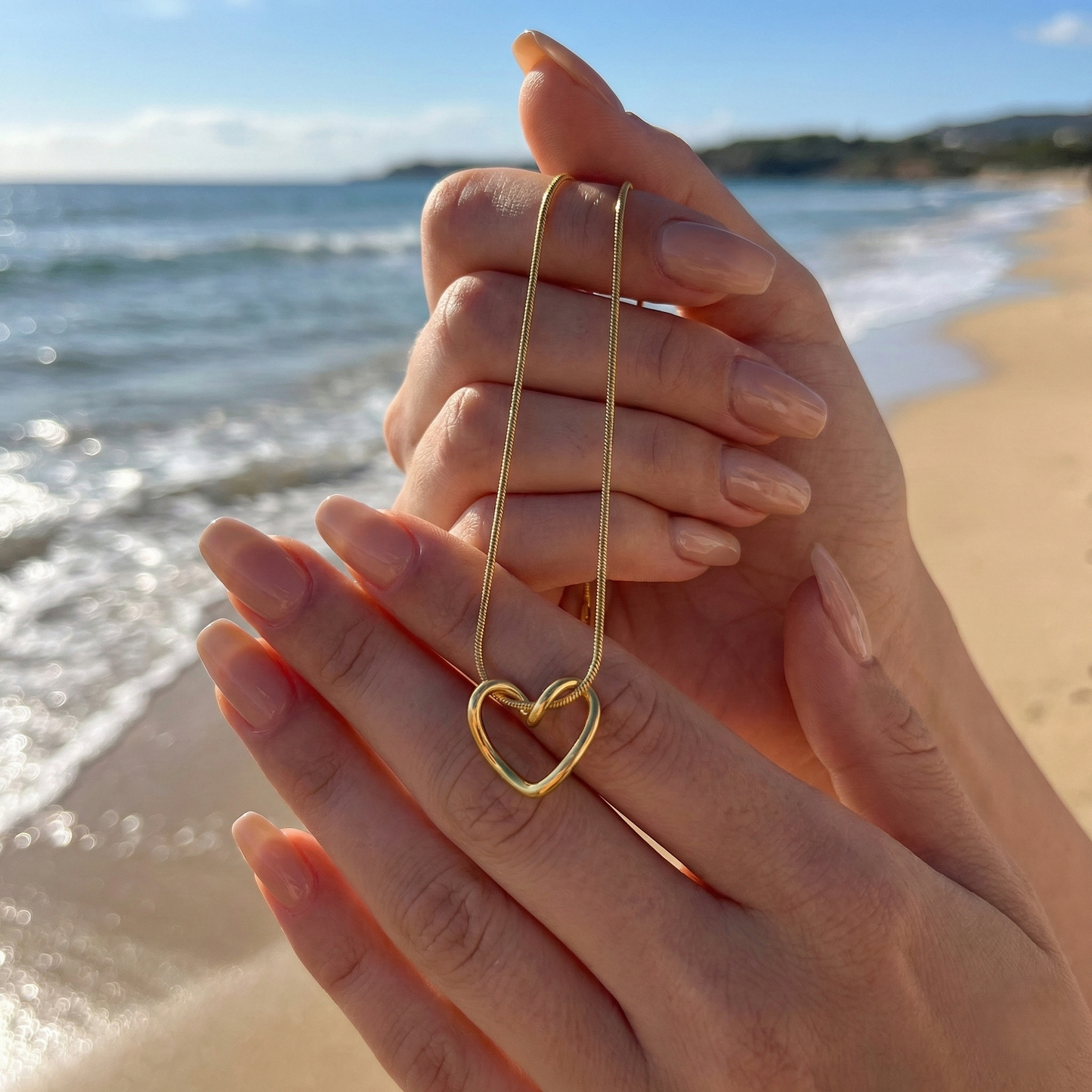 Loose Heart Necklace Gold